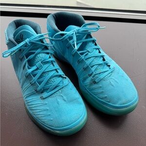 Nike Men's Kobe mid Honesty in Blue Fury